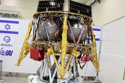 La sonda Beresheet mide 2 metros de diámetros y pesa algo más de media tonelada
