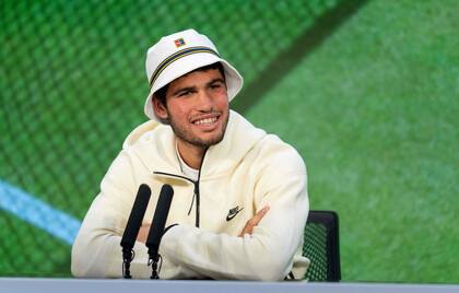 La sonrisa de Carlos Alcaraz, tras ganar Wimbledon, ante la prensa del mundo