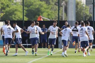 Mundial Rusia 2018. El paso B de la selección lleva la M gigante de Messi