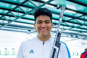 La sonrisa plena de Julián Gutiérrez, después de haberse clasificado a la final de tiro deportivo, donde quedó octavo