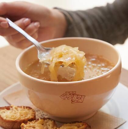 La sopa de cebolla de Le Pain Quotidien es imbatible.