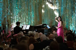 La soprano surcoreana y el maestro Marcelo Ayub cautivaron con su música a los 150 comensales.