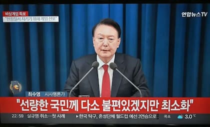 La sorpresiva decisión del presidente surcoreano Yoon Suk Yeol de declarar la ley marcial provocó una masiva reacción popular