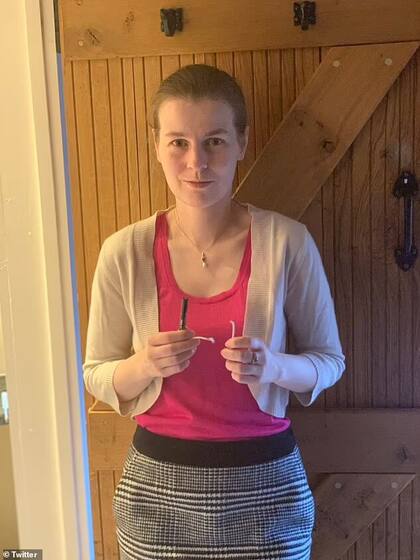 La sorpresiva técnica que utilizó la mujer para salir de la habitación en la que estaba encerrada (Foto: X)