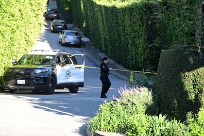 La sospechosa utilizó un rifle de estilo AR-15 para realizar los disparos desde un vehículo estacionado frente a la propiedad