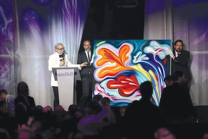 La subasta de arte, dirigida por Simon de Pury, fue uno de los momentos más esperados
