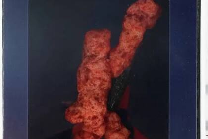 La subasta del Cheeto con forma de “Jumpman” se lleva a cabo a través de Goldin Auctions (The Sun)