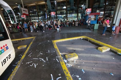 La suciedad, habitual en los andenes
