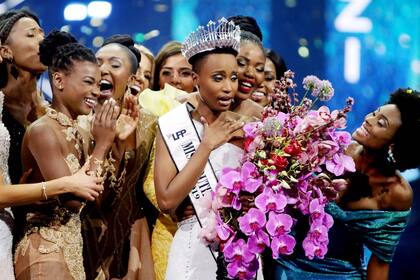 La sudafricana Zozibini Tunzi fue coronada Miss Universo en 2019 y reinó durante 17 meses (FB/Zozibini Tunzi)