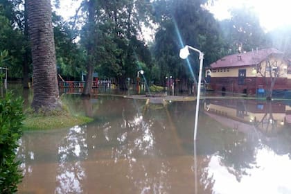 La sudestada tuvo su pico máximo en la madrugada