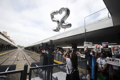 La suelta de globos en el acto por los 10 años de la tragedia de Once