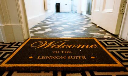 La suit John Lennon del Basbah Coffee Club