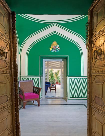 La suite Gudliya está en la planta baja de Chandra Mahal, los cuarteles privados de la familia real. Desde el 23 de noviembre, Airbnb la ofrece en su plataforma como una experiencia única. Hasta fin de año, en modo promoción, podrá alquilarse por mil dólares.