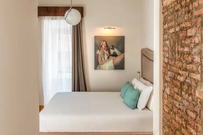 La suite Junior de Relais Rione Ponte está ubicada en la antigua torre, hoy anexada al edificio.