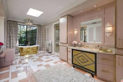 La suite principal de la casa de Jennifer López y Ben Affleck tiene acabados de lujo