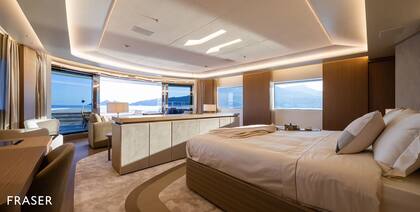 La suite principal, en la cubierta más alta, con vista panorámica sobre el mar