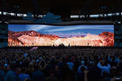 ¿Un autocine del siglo XXI en el Único? La pantalla más larga de alta resolución utilizada en una gira llega con U2 