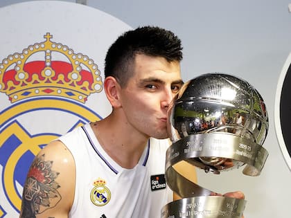 La Supercopa es el trofeo más veces, cuatro, logrado por Deck en España; el santiagueño tiene dos años más de contrato con Real Madrid.