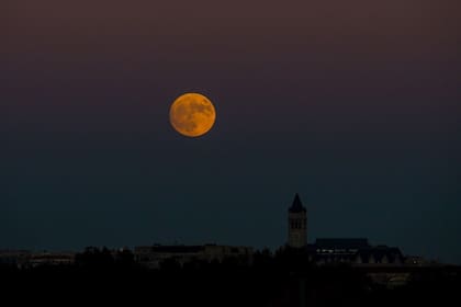 La superluna dirá adiós durante esta noche y no volverá hasta 2042