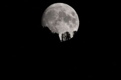 La superluna llena del 6 de octubre será la primera de tres este 2025