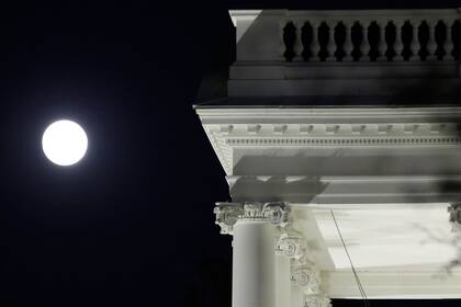 La superluna y la Casa Blanca