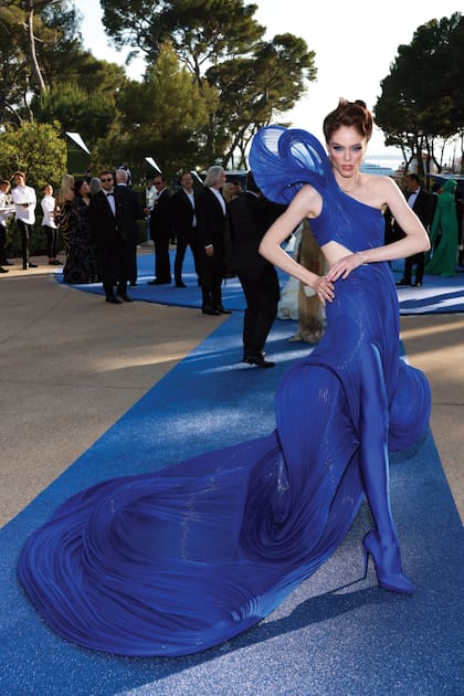 La supermodelo canadiense Coco Rocha logró acaparar la atención con su look firmado por Gaurav Gupta, que se especializa en texturas 3D.