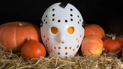 La superstición a veces ha inspirado motivos y disfraces para fiestas como Halloween.