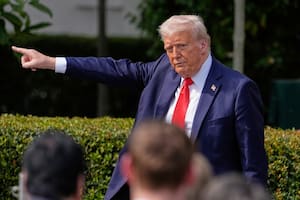 La suspensión de solicitudes de residencia permanente corresponde a dos órdenes ejecutivas de Trump