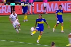 El lujo de Almendra en el gol de Vázquez: el nuevo niño mimado de Riquelme