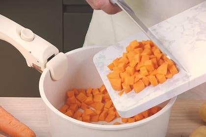 La tabla de corte es 100% de mármol