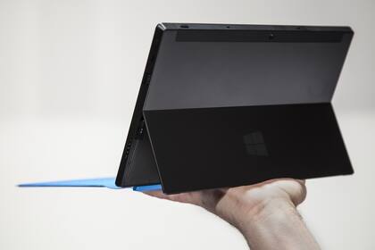 La tableta Surface de Microsoft, un hito en una compañía especializada en desarrollar software, tendrá en una de sus versiones la edición RT del Windows 8