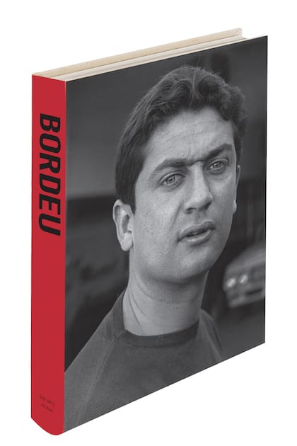 La tapa de Bordeu, la biografía con idea y producción general de su nieta Agustina Macri, edición de Ezequiel Díaz Ortiz y textos e investigación de Hugo Semperena