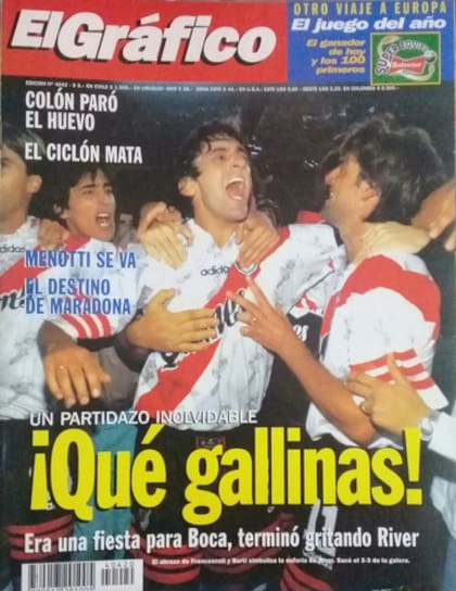 La tapa de El Gráfico, tras el increíble 3-3 con Boca. Berti llega para abrazar a Francescoli.