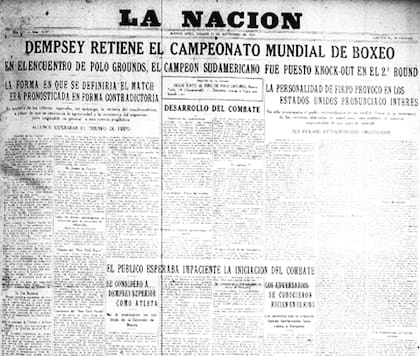 La tapa de La Nación del 15 de septiembre de 1923; una multitud de reunió en las puertas del diario para escuchar el relato del combate en parlantes especialmente ubicados para la ocasión