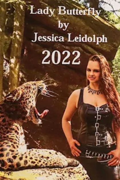 La tapa del calendario tiene a la foto hecha segundos antes del ataque