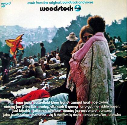 La tapa del disco, con Bobbi Kelly y Nick Ercoline abrazados y cubriéndose en el campo donde se realizó Woodstock