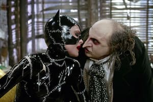 La tardía Danny DeVito sobre su experiencia con Michelle Pfeiffer, en Batman: vuelve: “Debo admitir que la deseaba”