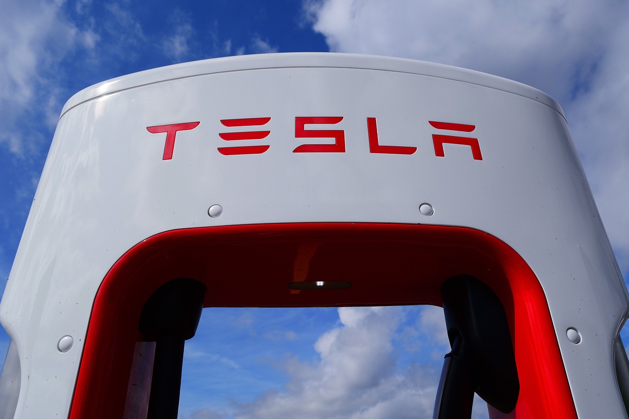 La tarifa de carga de un tesla podría llegar a los US$18 (Pixabay/@ElasticComputeFarm)