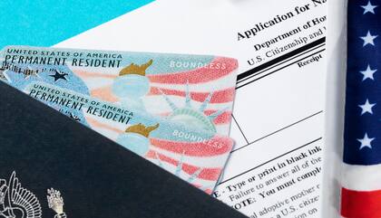 La Tarjeta de Residente Permanente es la prueba de que un no ciudadano está autorizado a vivir y trabajar en el país