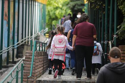 La tasa de contagios en escuelas porteñas creció del 0,17% al 0,71%