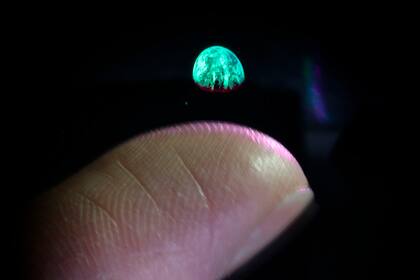 La técnica tiene una ventaja sobre el holograma ya que tiene volumen tridimensional verdadero, pero por ahora no puede tener más de 1 cm de lado