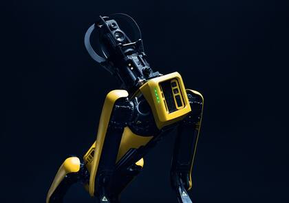 La tecnología de estos robots, desarrollada por Boston Dynamics, permite su operación remota continua.