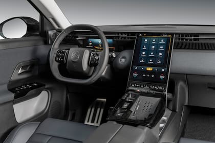 La tecnología del nuevo Citroën C5 Aircross está centrada en la experiencia intuitiva, con una pantalla táctil Full HD de 13 pulgadas de disposición vertical flotante que concentra las principales funciones del vehículo.