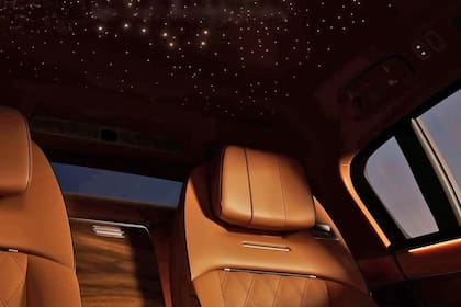 La tecnología del techo del Maextro S800 simula una noche estrellada