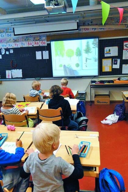 La tecnología está presente en las aulas, donde los chicos utilizan notebooks que al final del día quedan guardadas en la escuela para evitar su deterioro