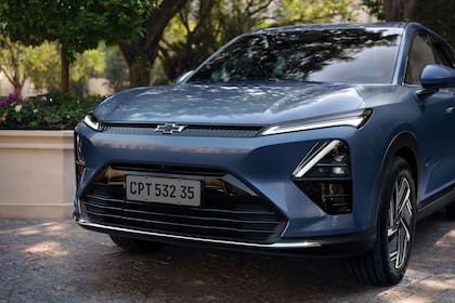 La tecnología prioriza la usabilidad: pantalla de 15.6'', asistencias a la conducción, conectividad y materiales premium que hacen del manejo una experiencia distinta.