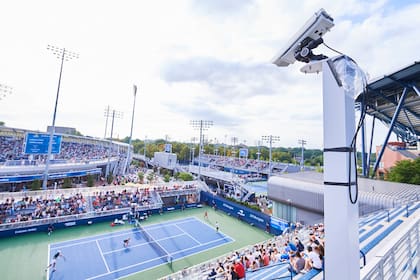 El Abierto de los Estados Unidos fue el primer Grand Slam en utilizar el Ojo de Halcón (en 2006); en su última edición sólo tuvo jueces de línea en los dos estadios principales.