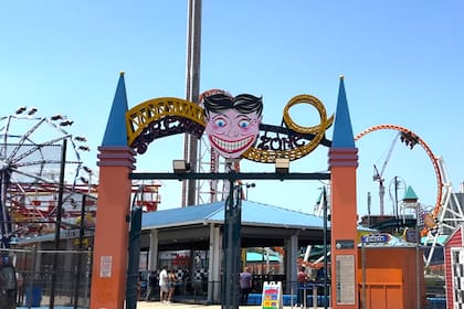 La temporada comenzó con la 99.ª ceremonia del Cyclone, que incluyó el tradicional bautizo con egg cream