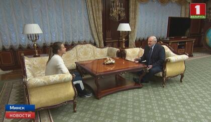 La tenista Aryna Sabalenka con Alexander Lukashenko, el presidente de Belarús que apoya a Putin
