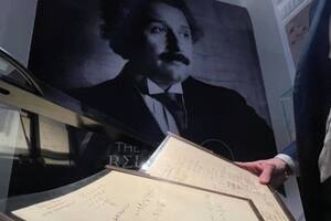 Subastan un manuscrito de Einstein sobre la Teoría de la relatividad por una cifra millonaria